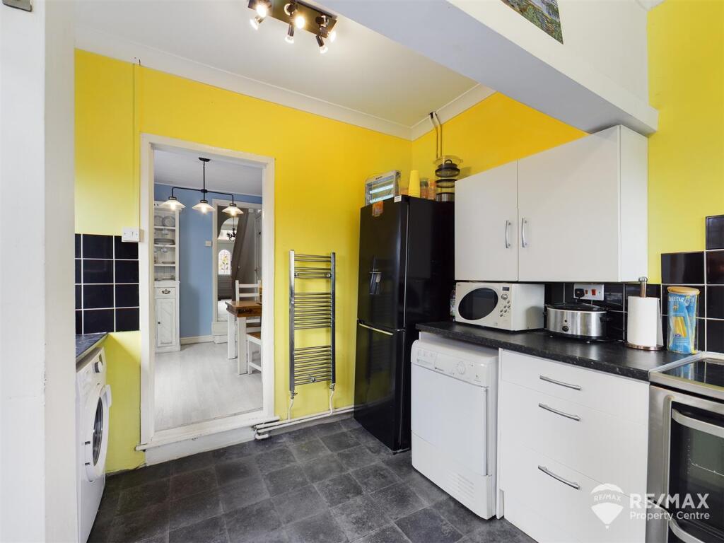 Kitchen 3.jpg