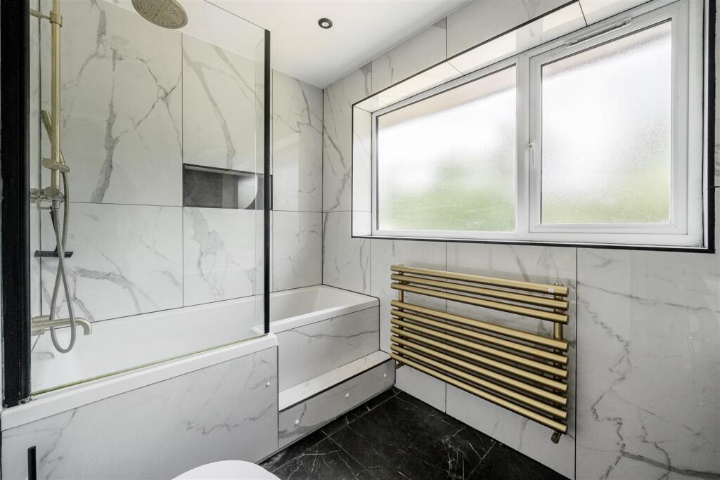 3 Croft Way bathroom 1.jpg