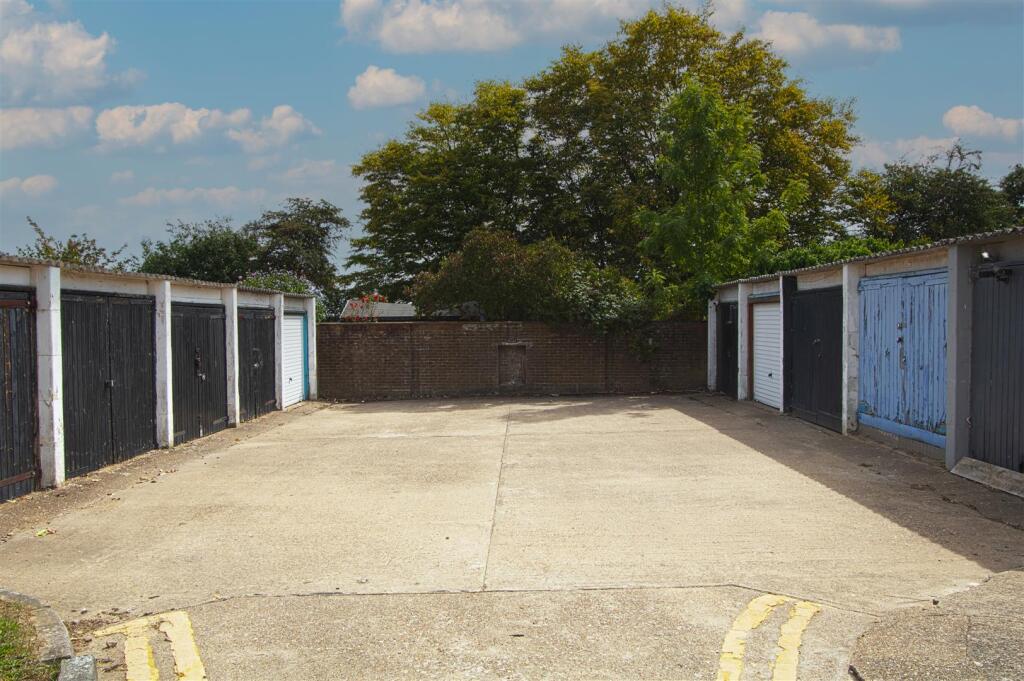 GARAGE1.jpg