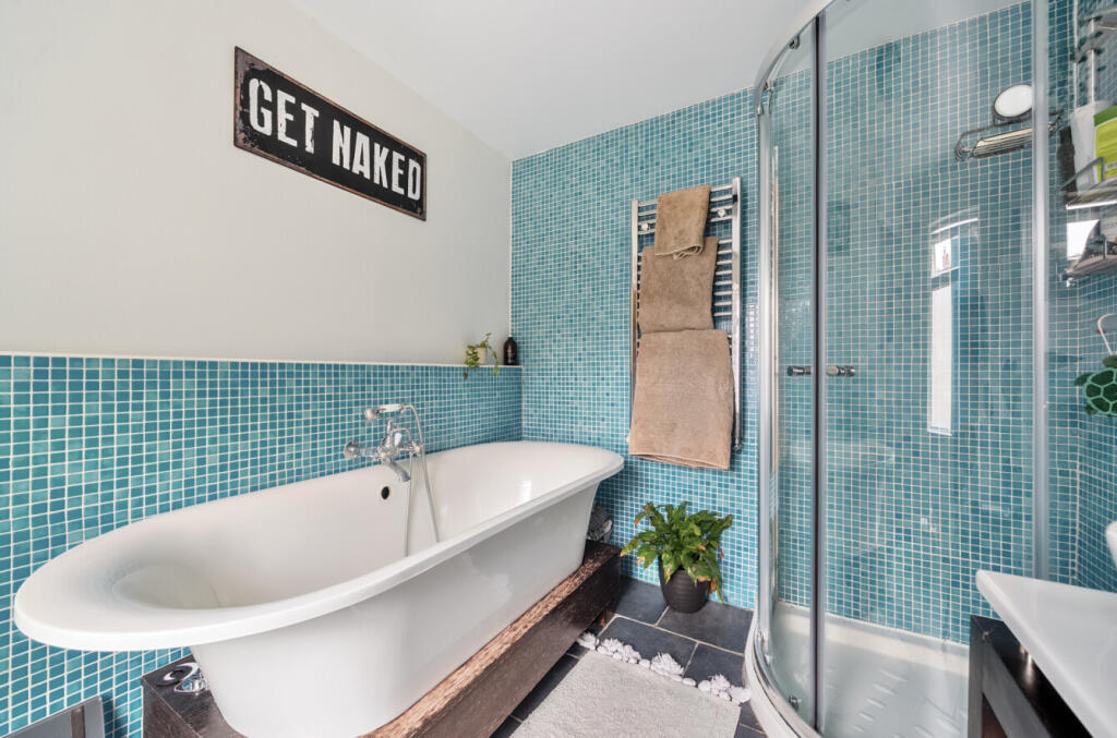 1299025-10-683841...