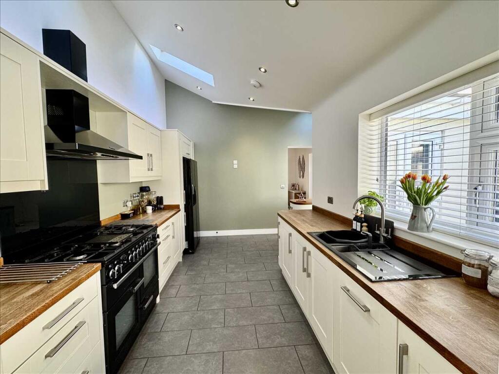 LIVING KITCHEN