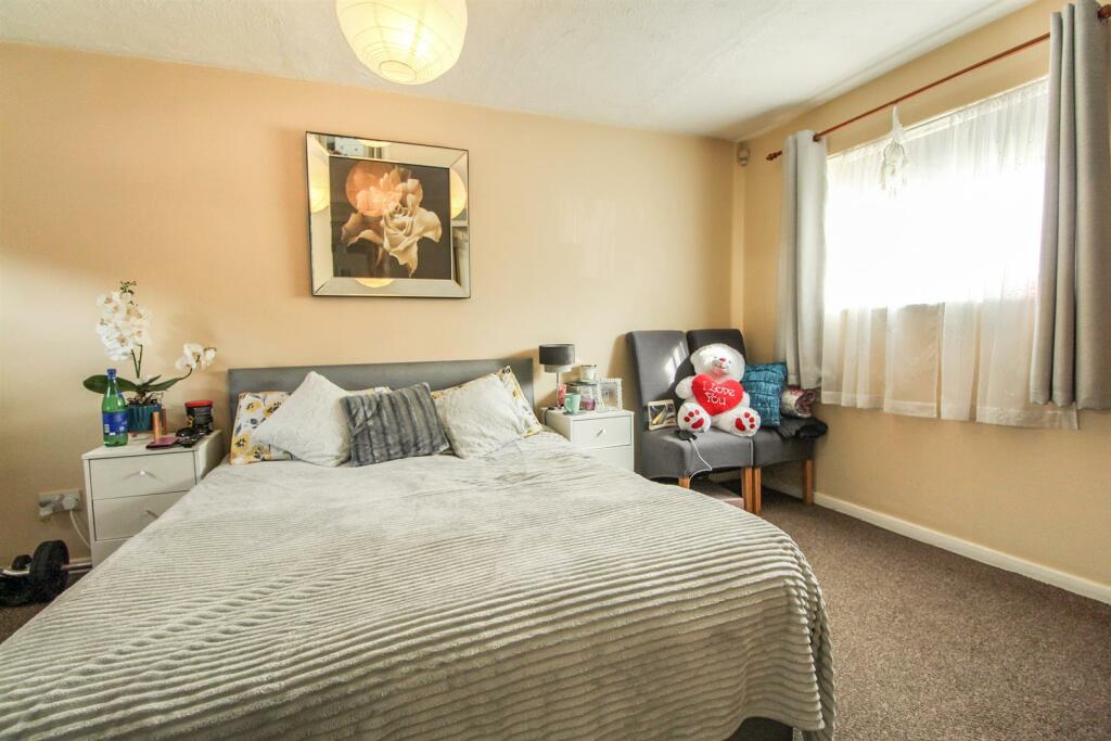 bed 1.jpg