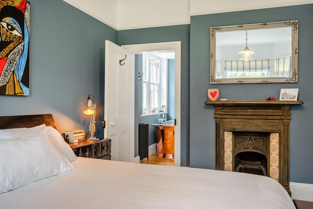 Principal bedroom