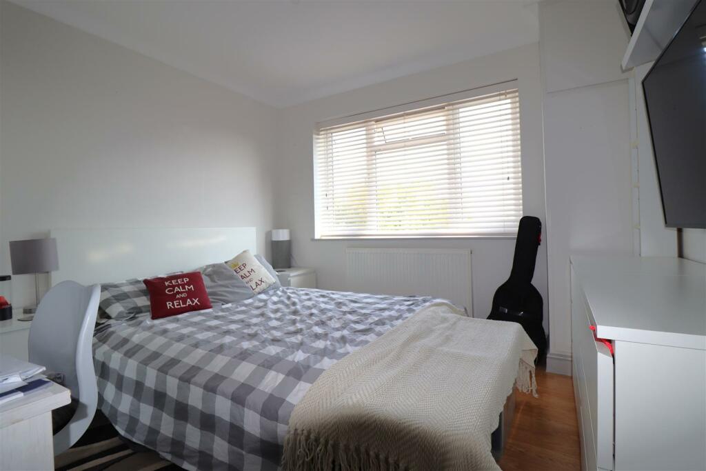 Bed2 (2).JPG