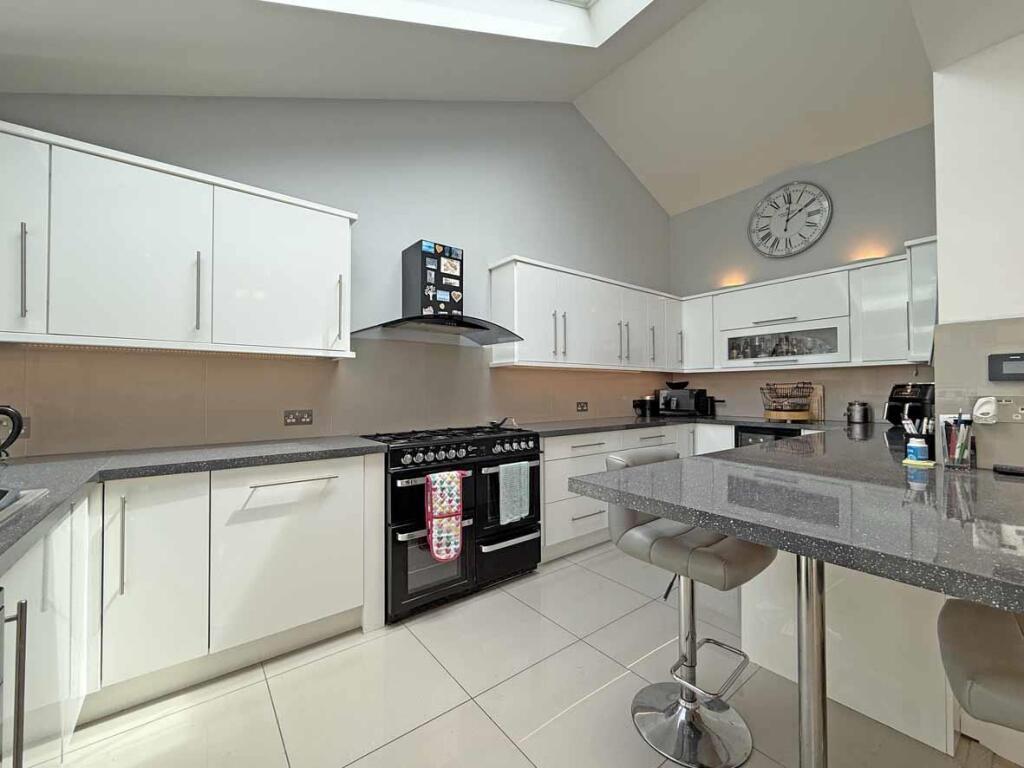 South View Park 6 Kitchen 2.....jpg