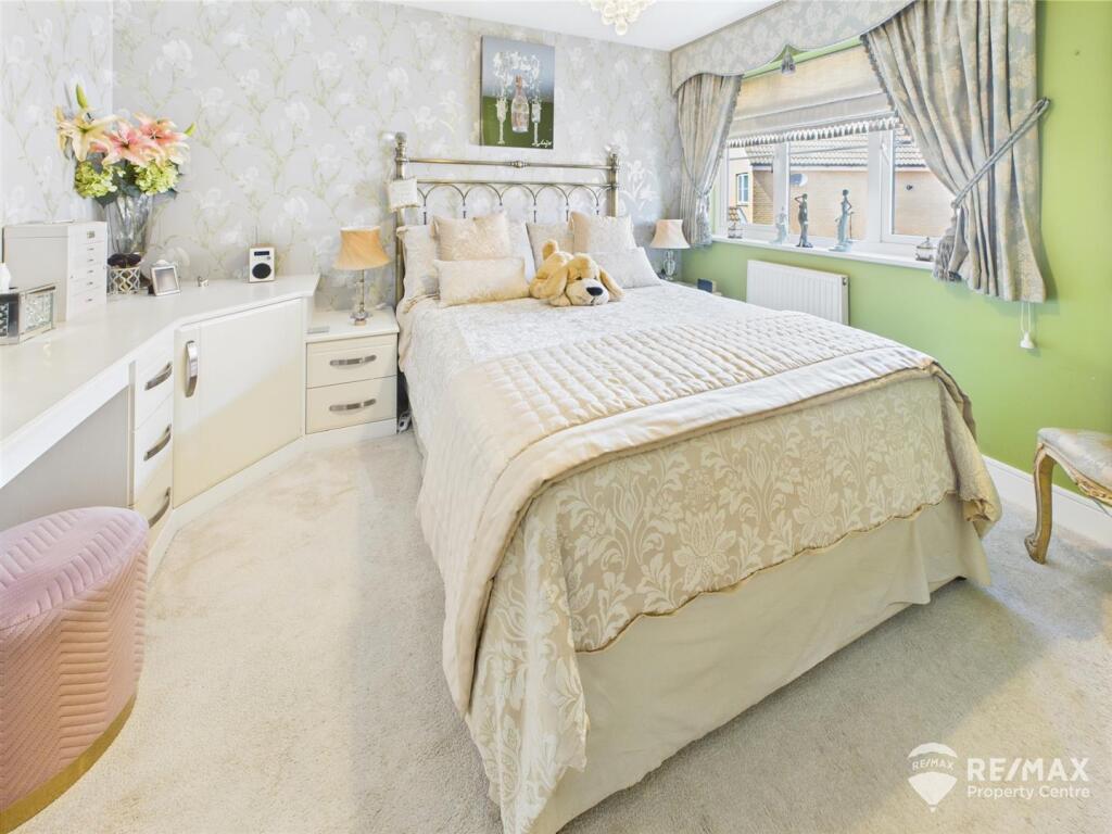 Bedroom 1.jpg