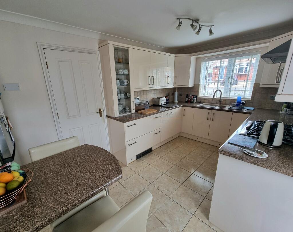 Kitchen/ Breakfast Room