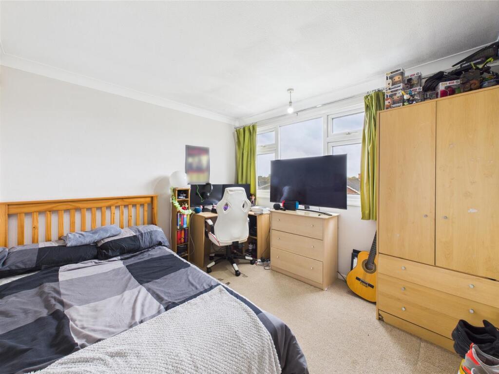 Bedroom: