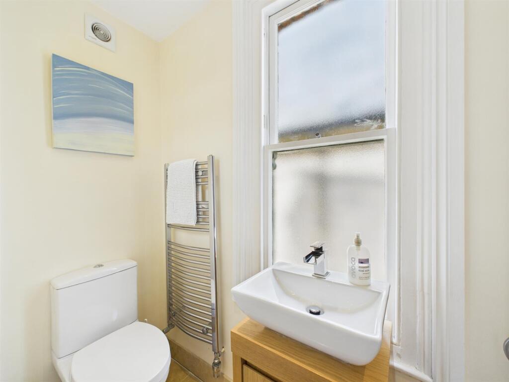 Bedroom Five En-suite