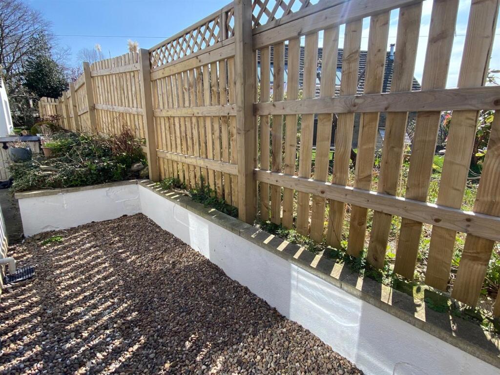 Bramleys Estate Agents - Hall Lane, Kirkburton (9)