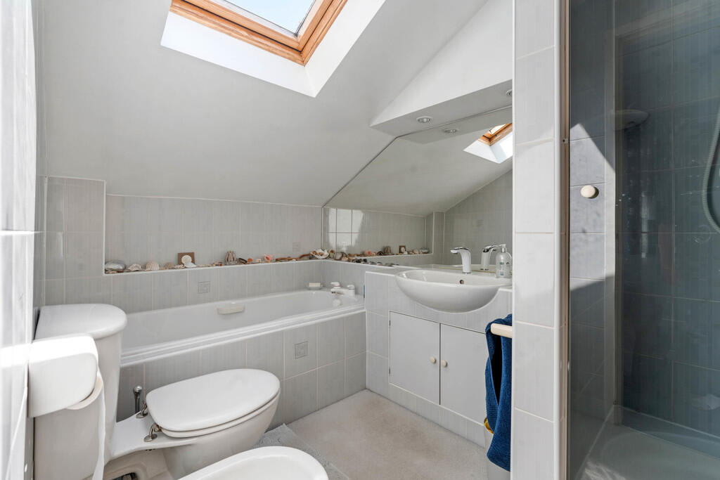 6 Hawkesworth Dri...