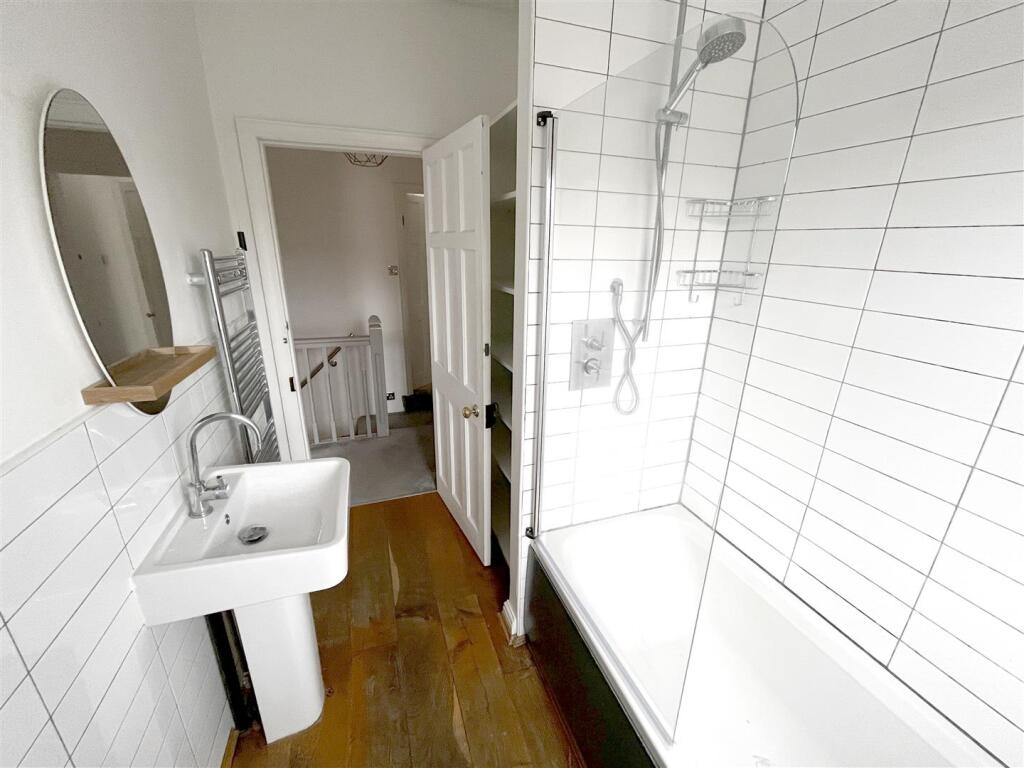 Bathroom2.JPG