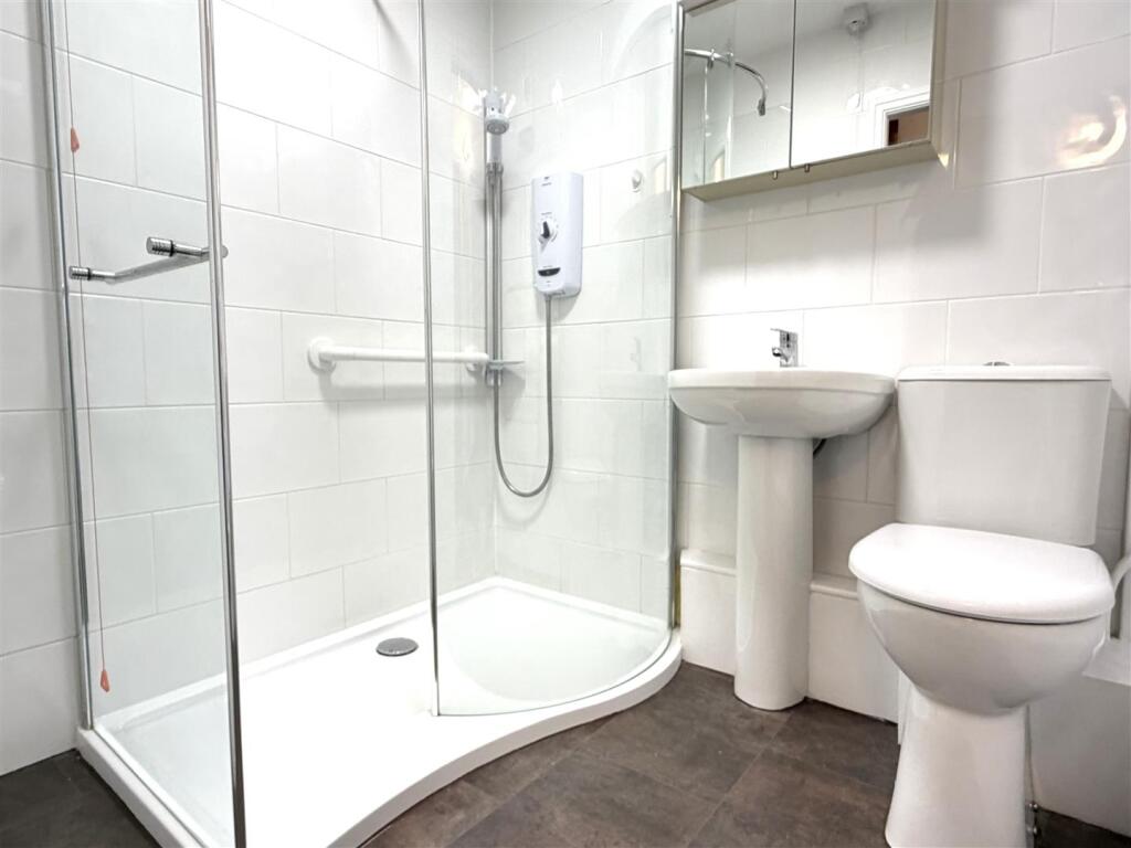 SHOWER ROOM/WC