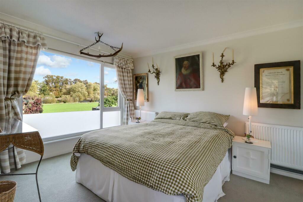 136100_32649579_IMG_12_0000 - BED 1.jpeg