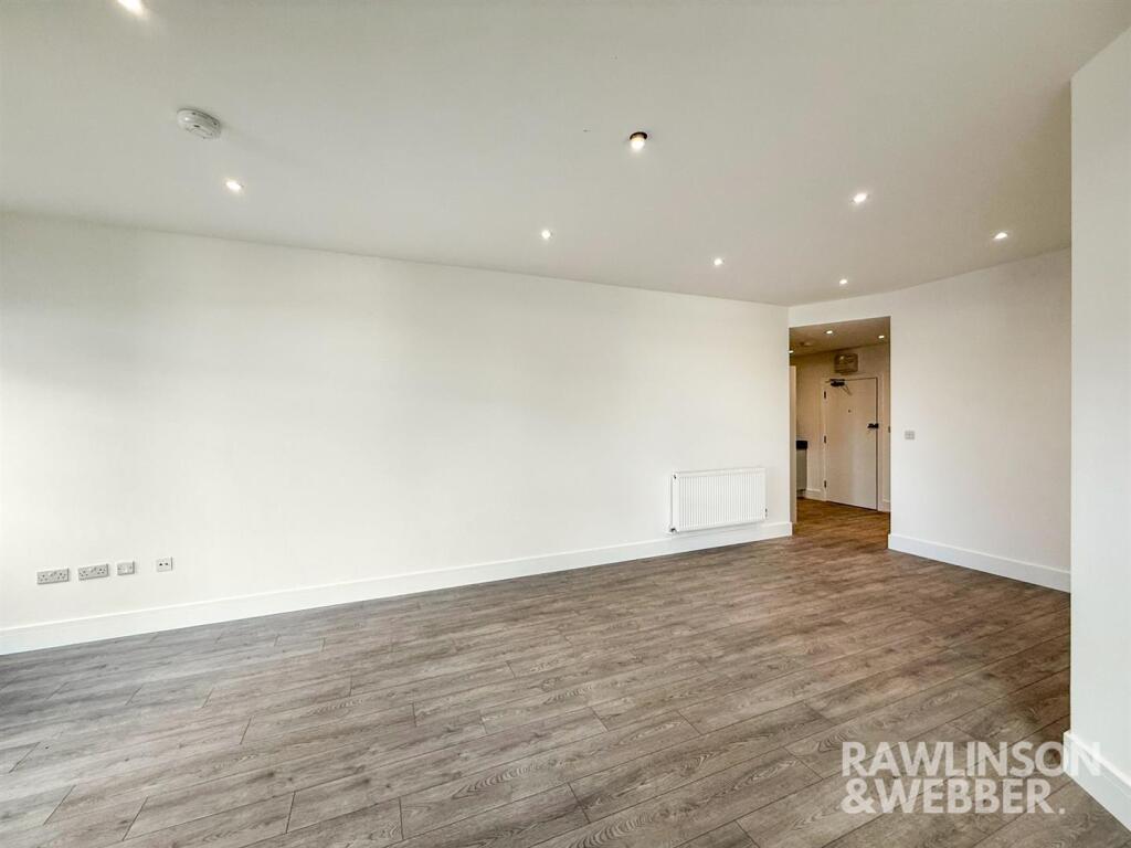 WhatsApp Image 2025-06-23 at 15.51.14 (1).jpg