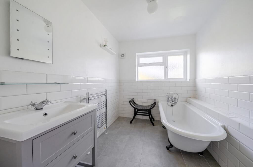 1362964-11-68e3bb...