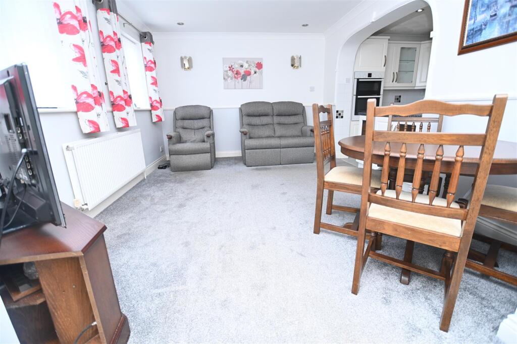 Dinning Room / 2nd Lounge