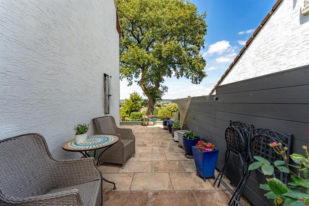 5 Rochester Close 14.jpg