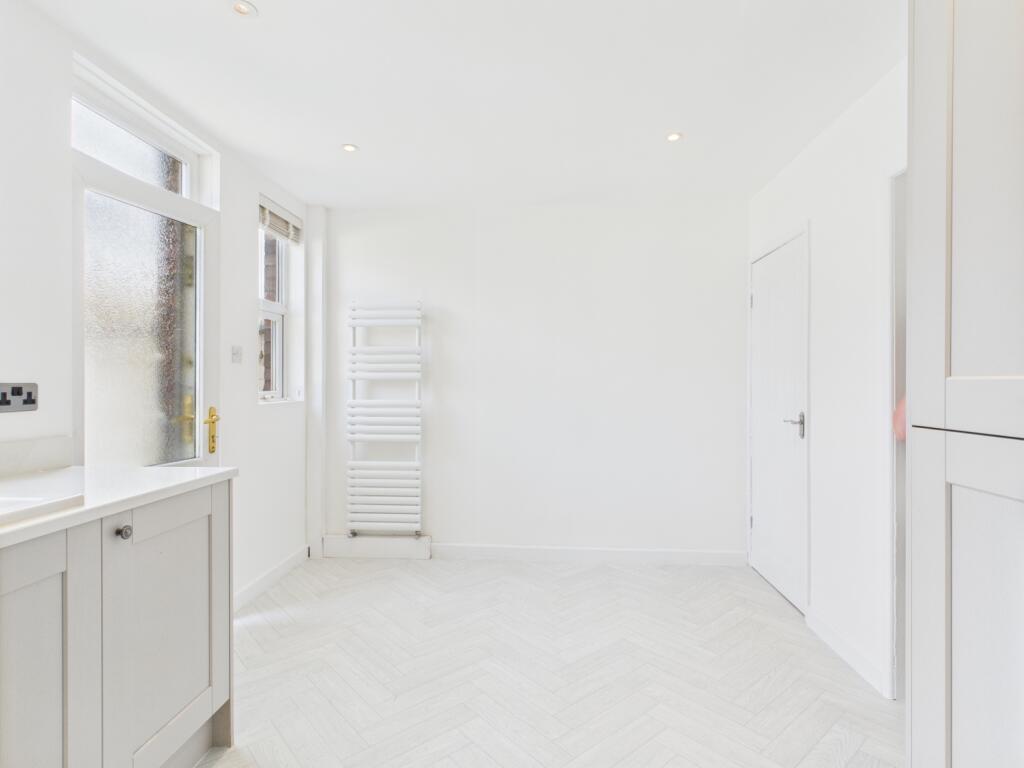 CAM04634G0-PR0043-STILL007