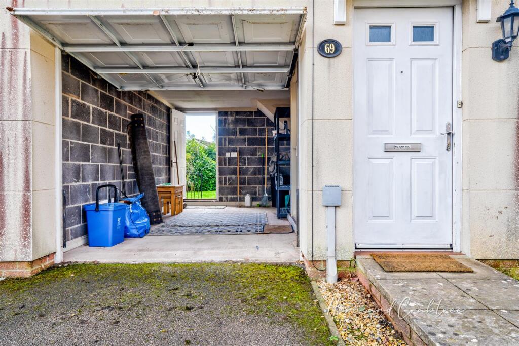 Threipland Drive, Heath, HernCrabtree Lettings (12