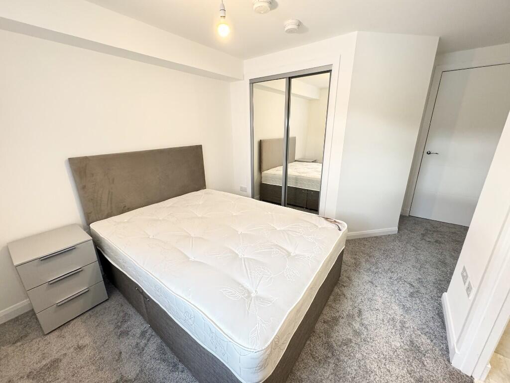 Bedroom 1 (2)