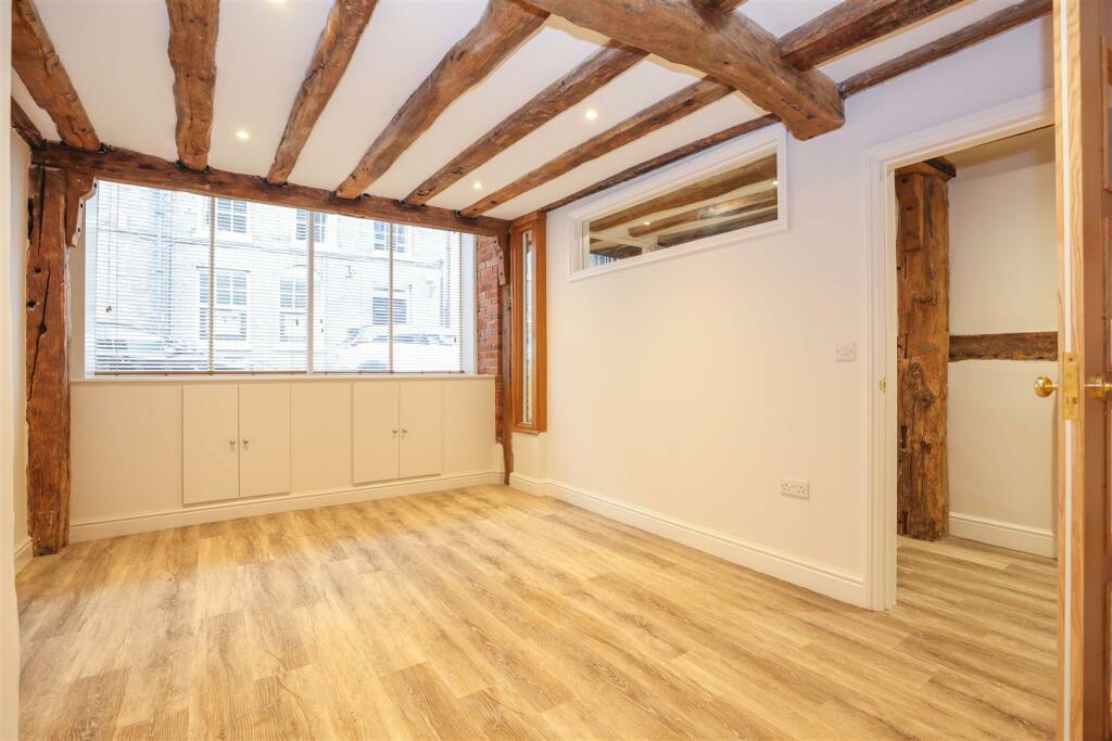 8 Guildhall Street [Sitting Room Alt View].jpg
