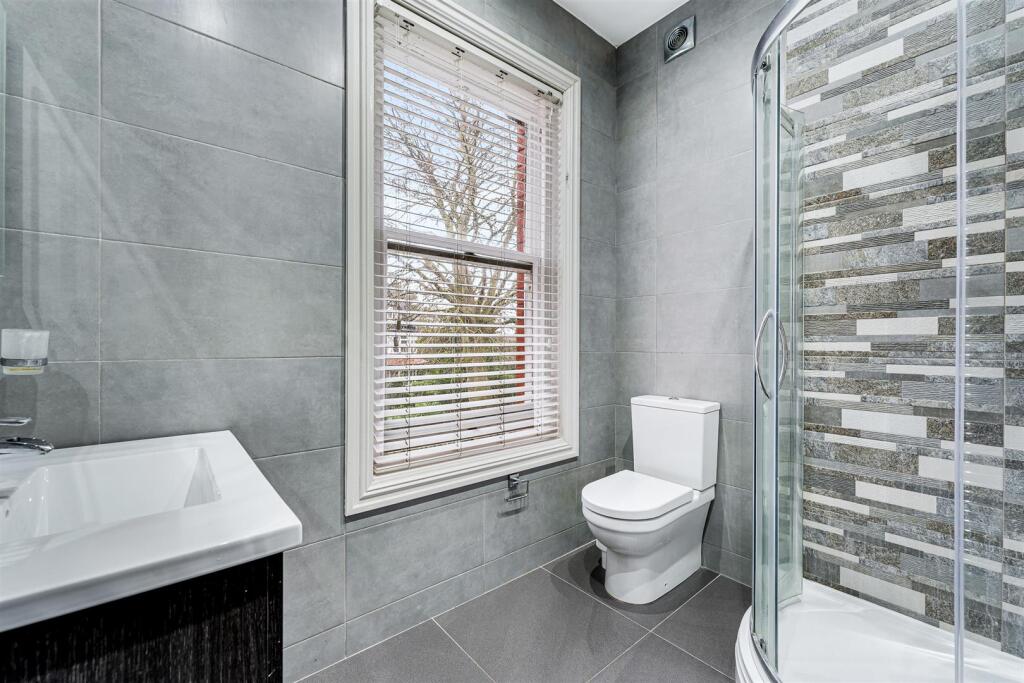 En Suite Shower Room.jpg