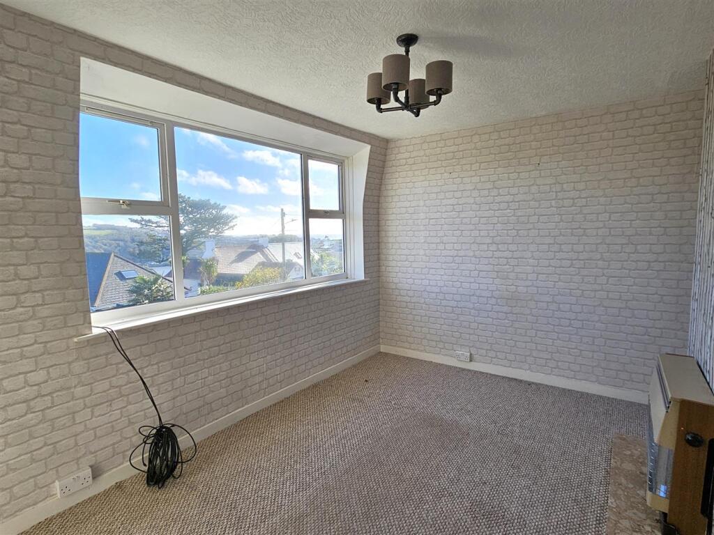 bedroom, sitting room