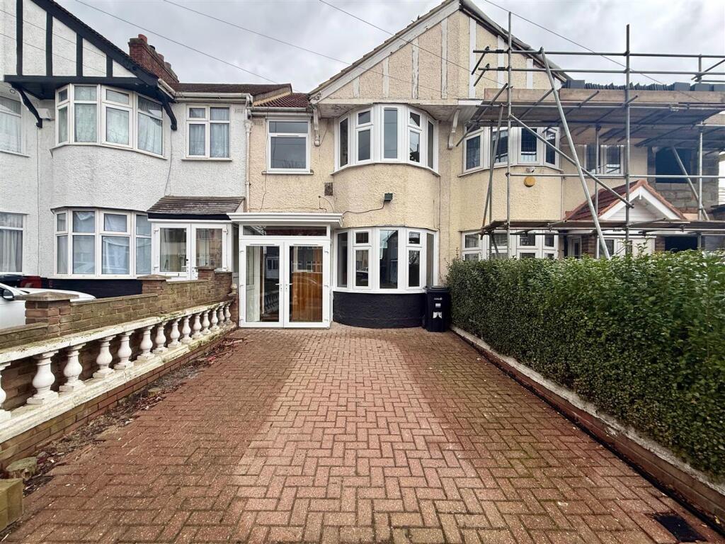 Rushden Gardens, Ilford