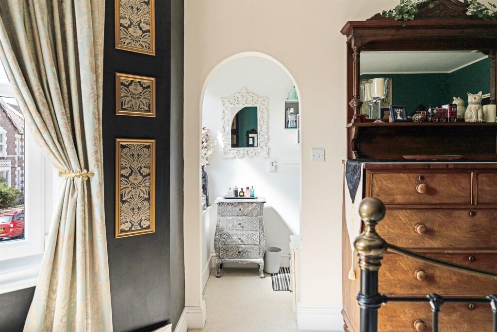 En-suite arch.jpg