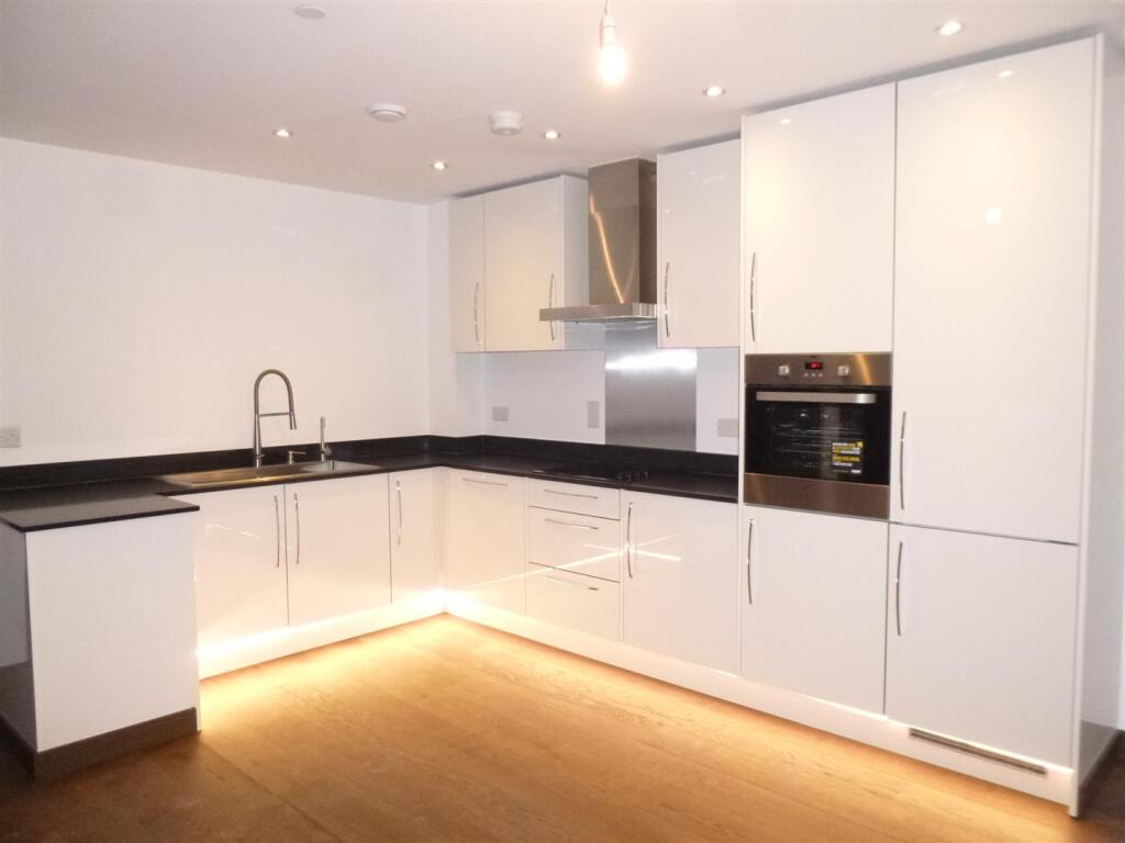 KITCHEN / LIVING / DINER