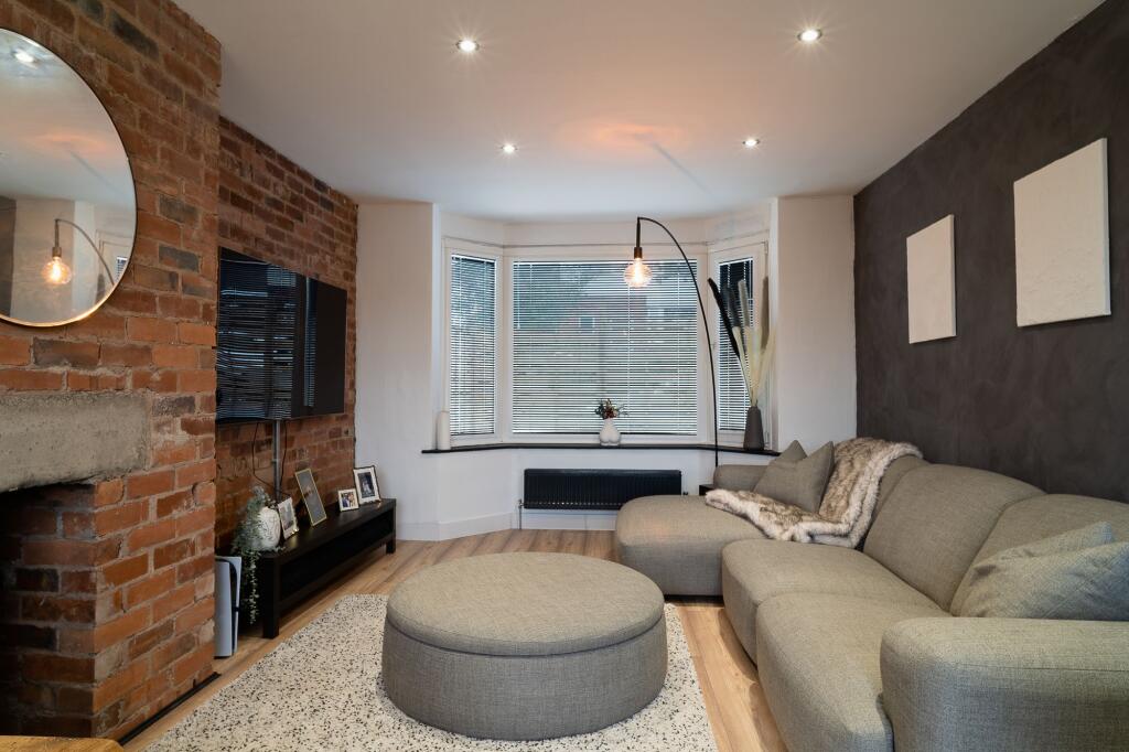 OPEN PLAN KITCHEN, DINING ROOM AND LIVING ROOM