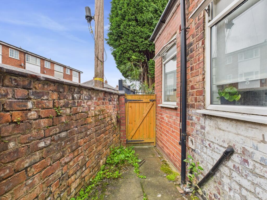 CAM03729G0-PR0076-STILL022