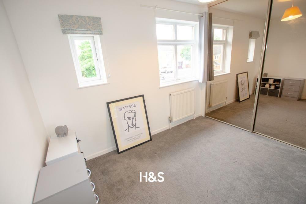 8 Rochford - Bedroom 2.jpg