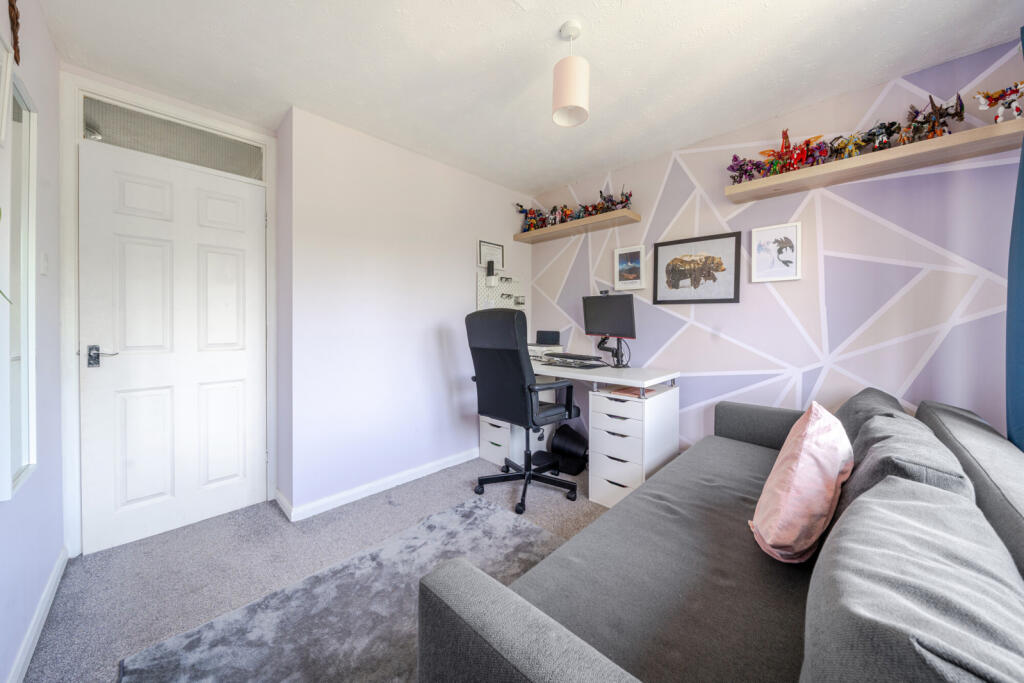 1303840-15-684c13...