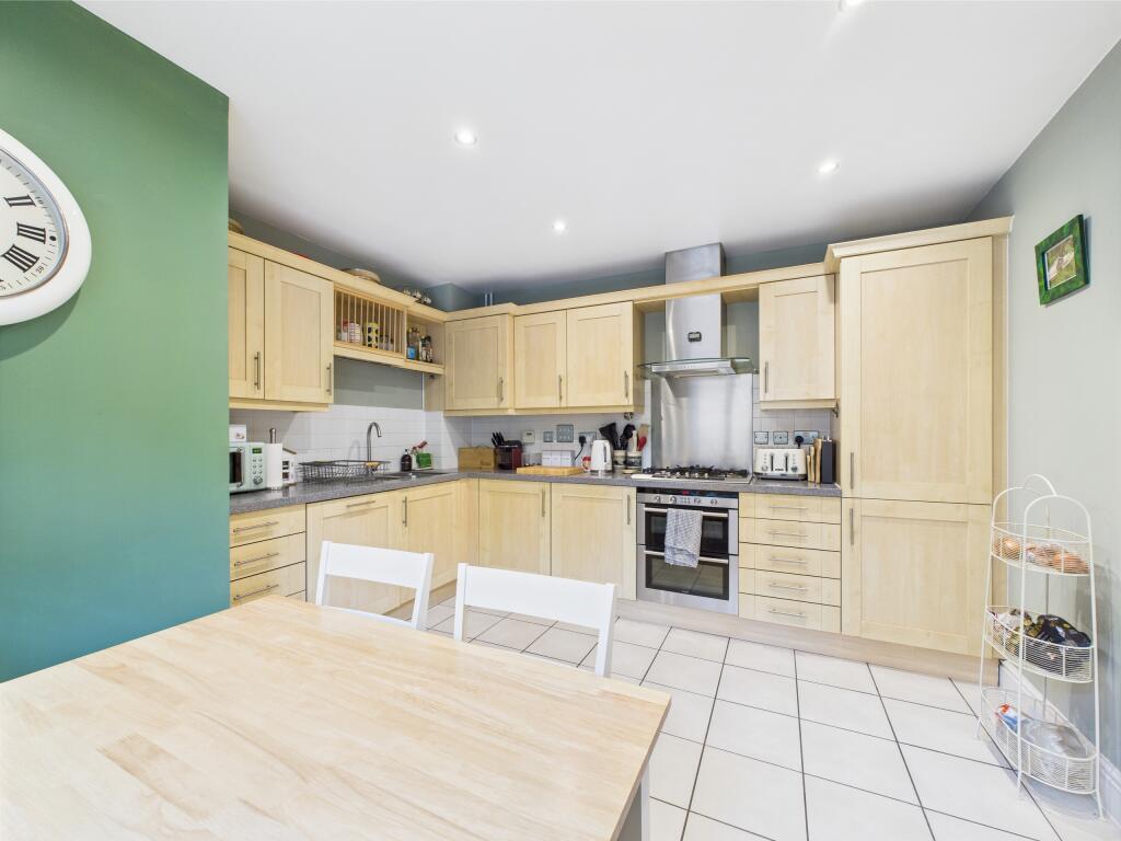 CAM02909G0-PR0402-STILL002