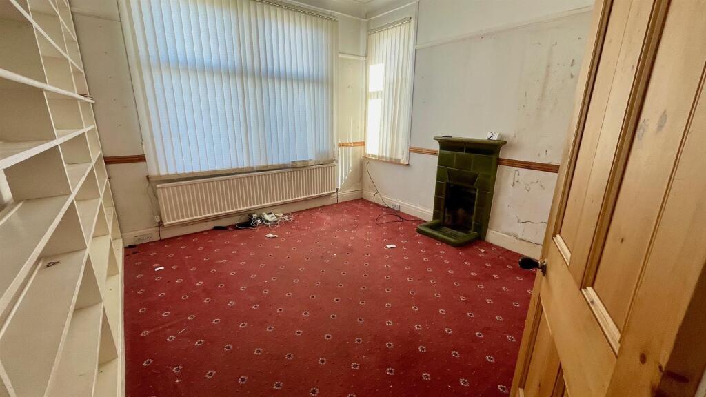 DOUBLE ASPECT SITTING ROOM