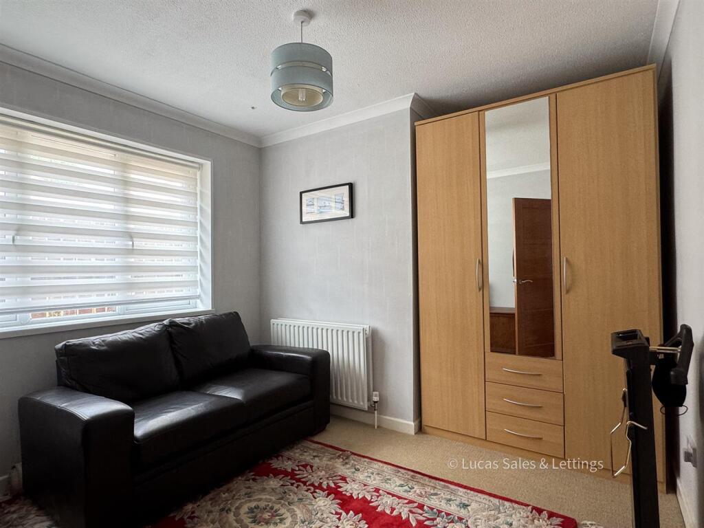 114 Gipsy Lane Kettering-28.jpg