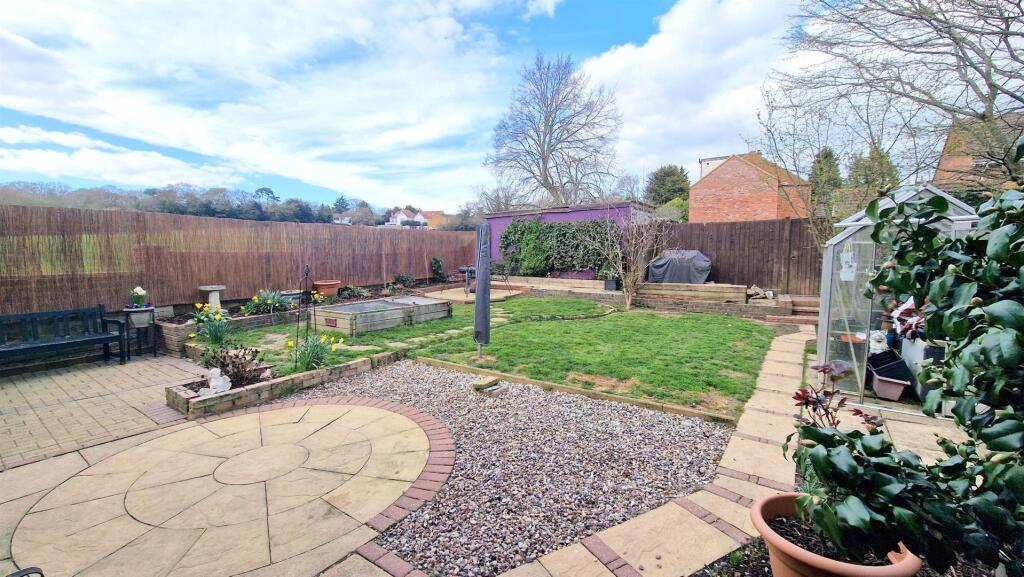 GARDEN 1.jpg