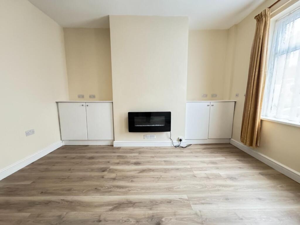 Living room 2.jpg