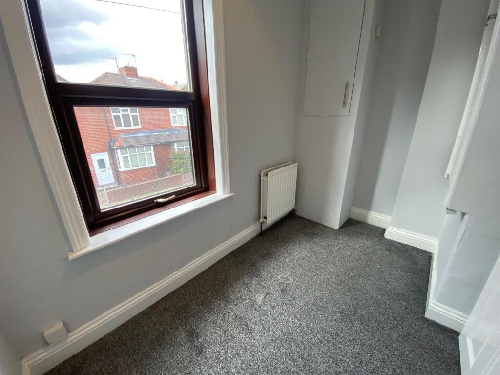 SMALL BEDROOM.jpg