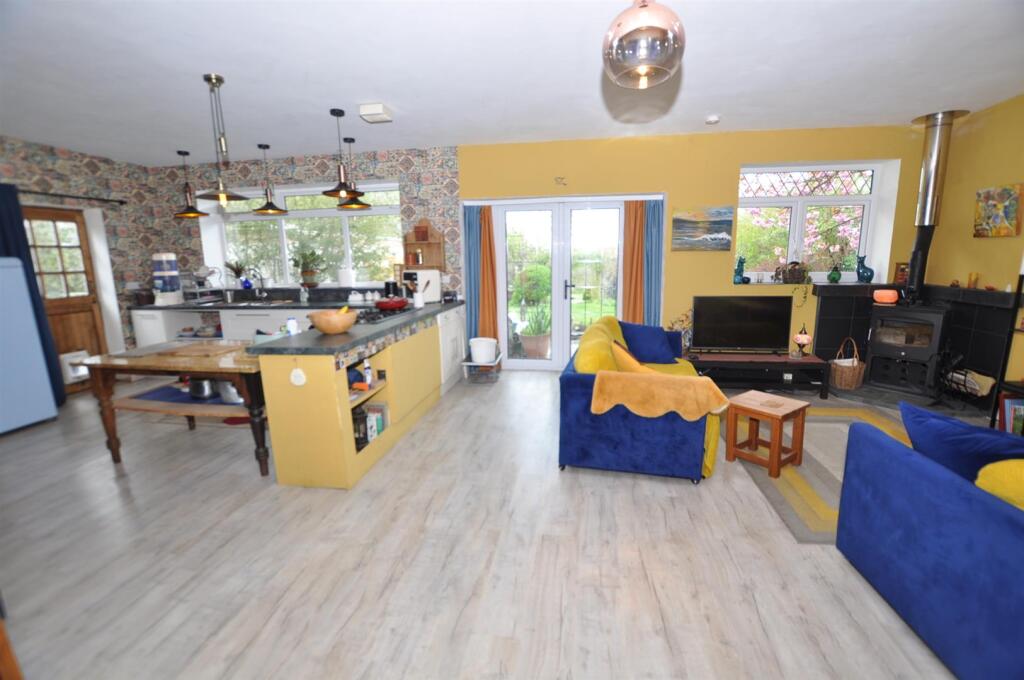 Open plan Kitchen/Dining Room