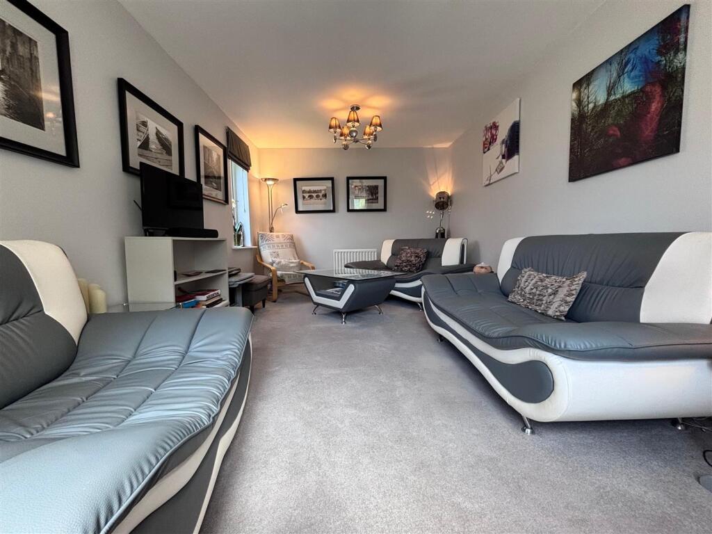 lounge2.jpg