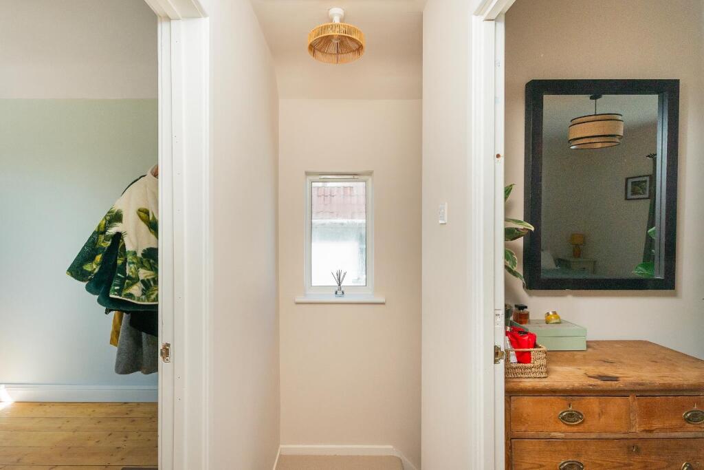 6M5RBR - Landing A.jpg