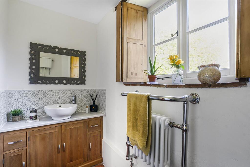 Lower End Farmhouse, 10 High Street South, Tiffiel