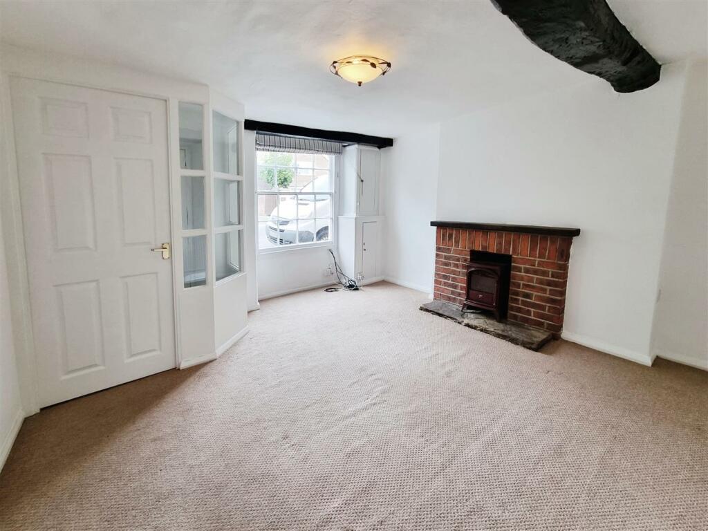 Wood Street, Higham Ferrers-www.primechoicepropert