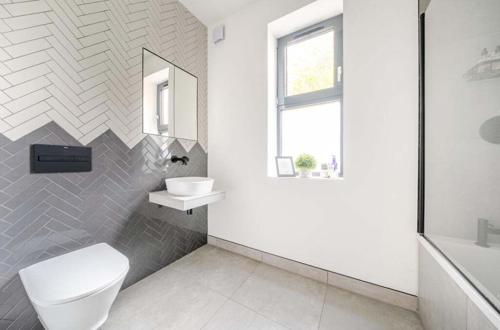 1370009-9-68f7708...