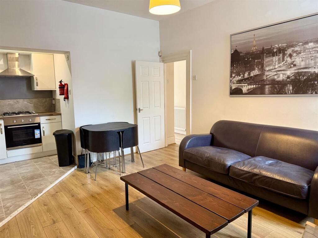 Lounge 2.jpg