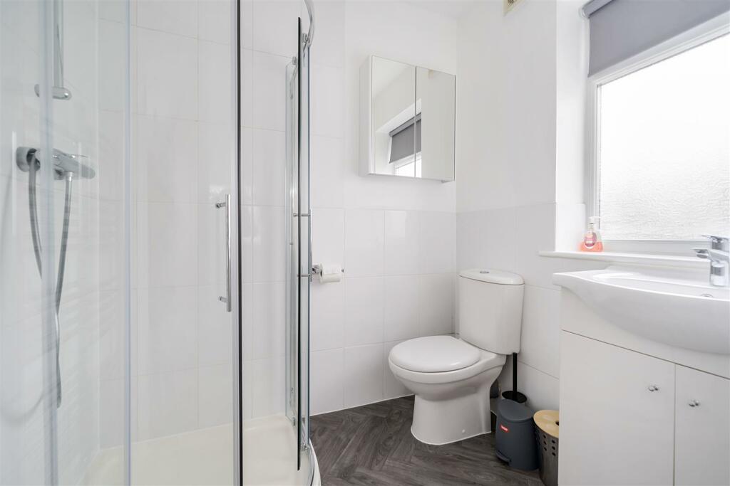 En-Suite 3.jpg