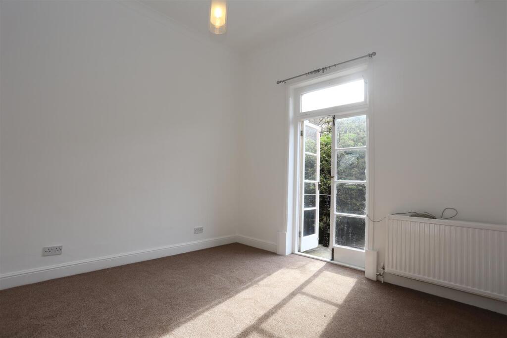 3, 27 Fourth Ave bed2.jpg